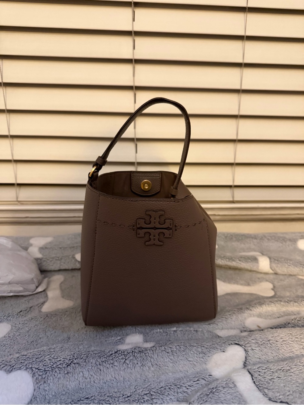 Tory Burch Taupe Pebbled Small Mini Top-Handle Bucket Bag Silver Maple - Picture 5 of 6